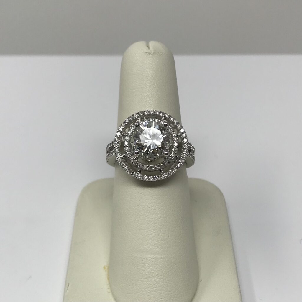 40% OFF! Was $59,000 - Now $35,400!  2.0 carat centre stone. VS2. G colour. Very Good cut. 18K white gold. Ref#101272.
